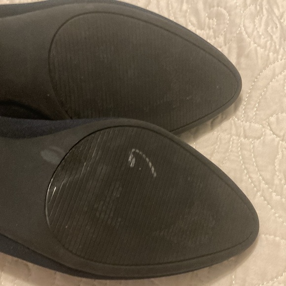 Coach and Four Navy Satin with Patent Leather Heels, Size 10 - Picture 9 of 13